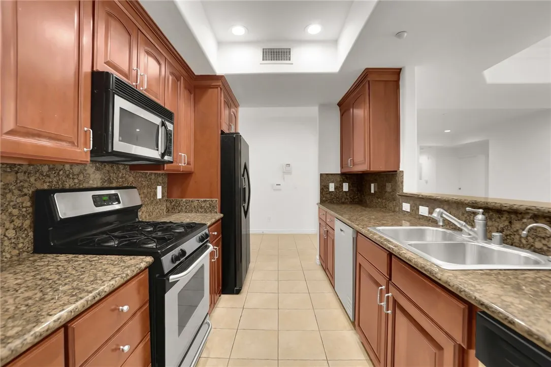 8555 Cashio Street 203, Los Angeles, California 90035 home-pic-18